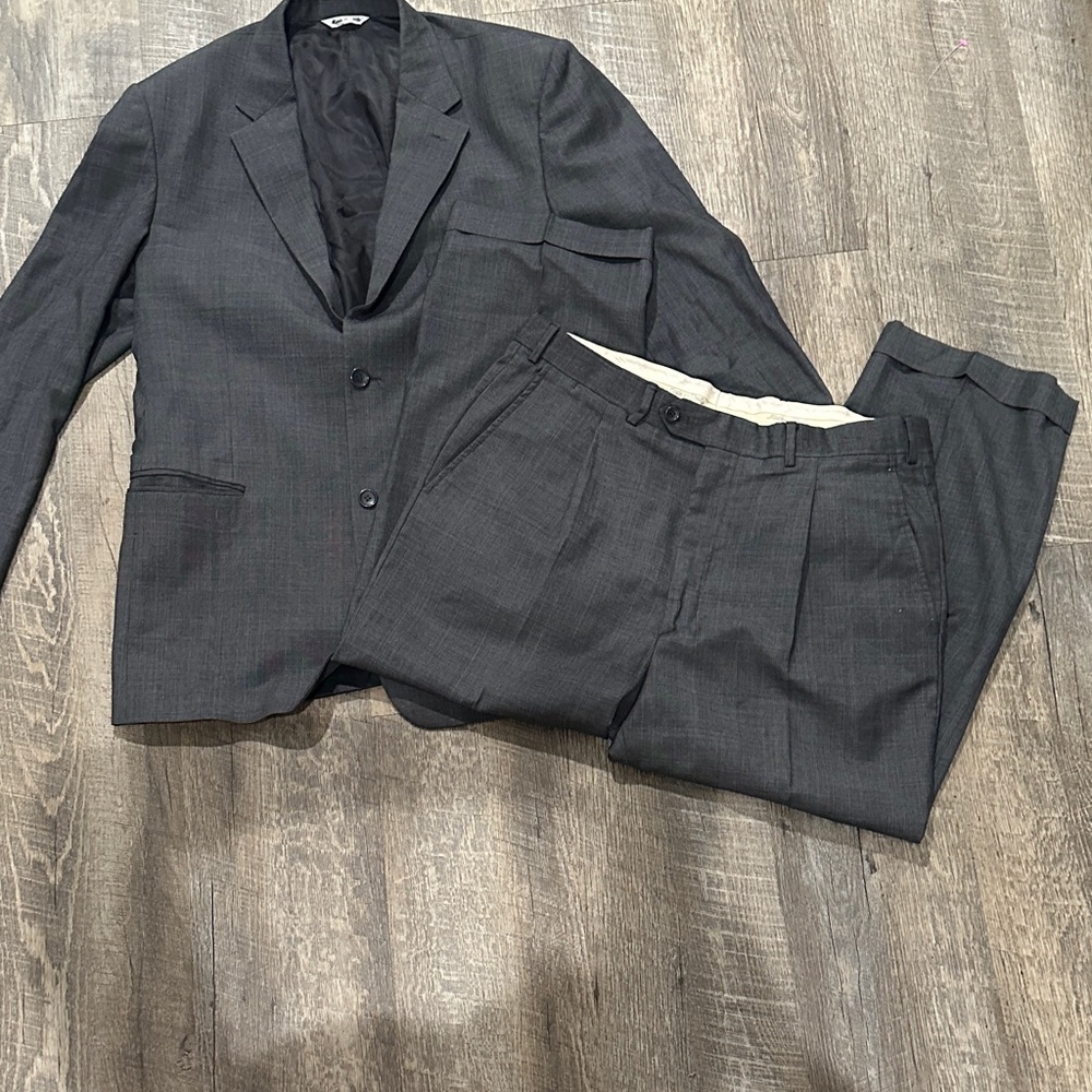 Sophisticated Charcoal Men's Suit
